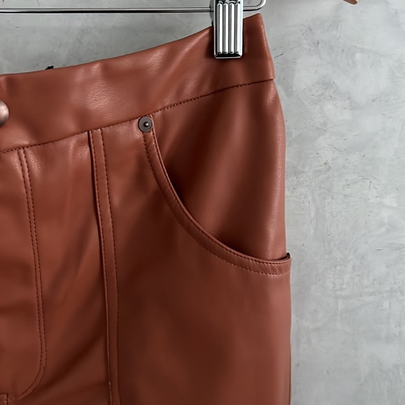 BlankNYC THE BAXTER Vegan Leather Five Pocket Rib Cage Straight Leg PANT Size 29 - Picture 5 of 11